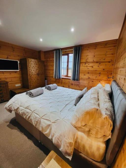 Artro Lodge Luxury 3 Bedroom, 3 Bathroom & Hot Tub Llanbedr  Exterior photo