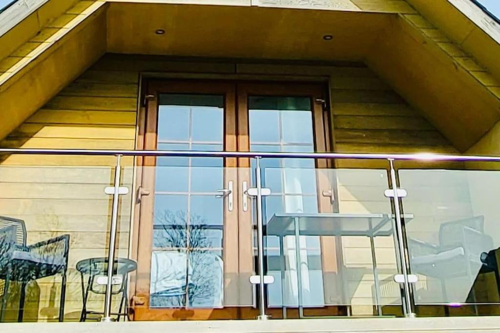 Artro Lodge Luxury 3 Bedroom, 3 Bathroom & Hot Tub Llanbedr  Exterior photo